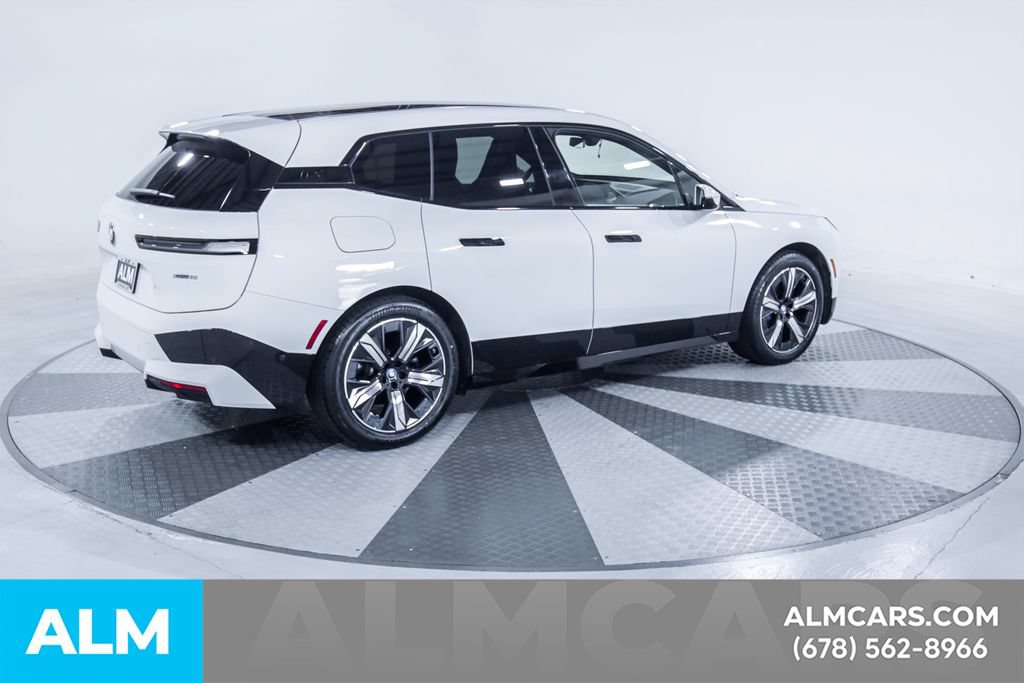 Used 2023 BMW iX xDrive50 w/ Premium Package AWD/4WD image 10