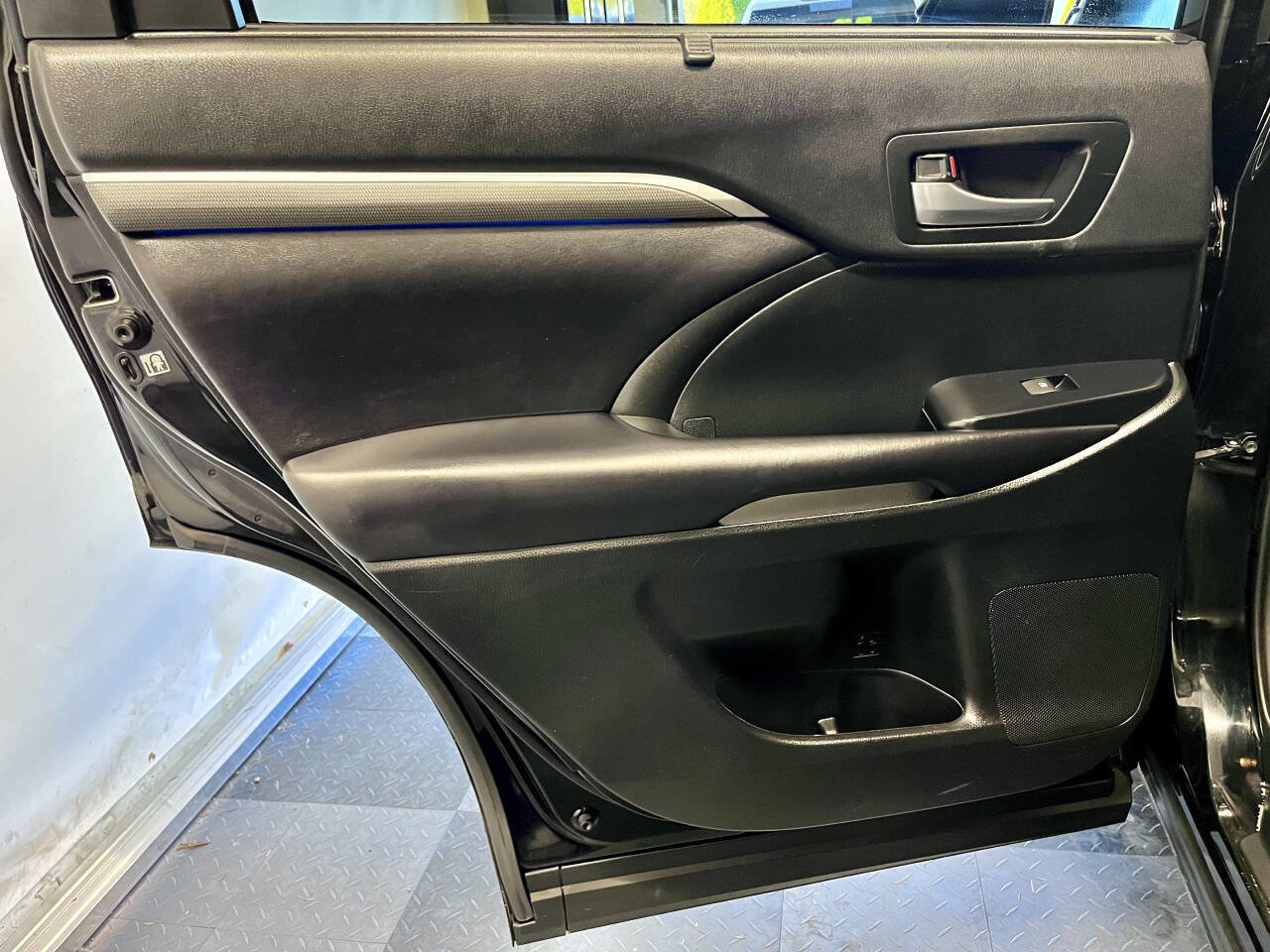 Used 2019 Toyota Highlander SE AWD/4WD image 18