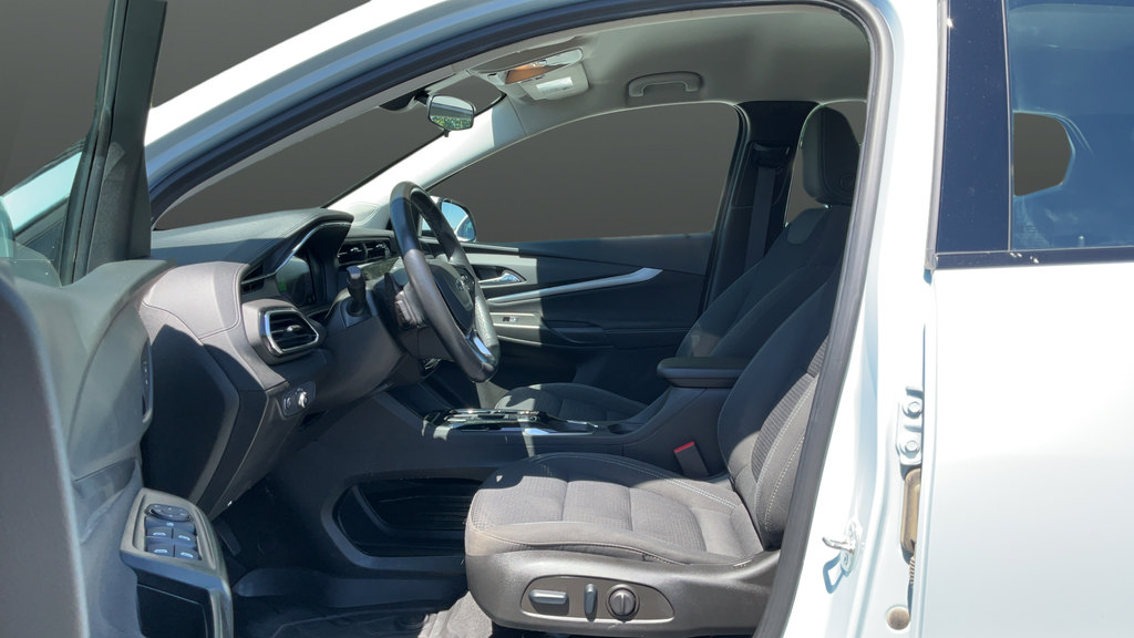 Certified 2023 Chevrolet Bolt EUV LT w/ Comfort Package FWD image 17