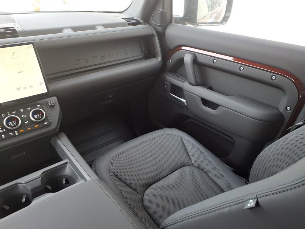 New 2026 Land Rover Defender 130 X-Dynamic SE AWD/4WD image 22