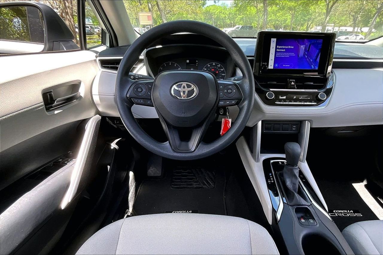 Used 2023 Toyota Corolla Cross L image 8