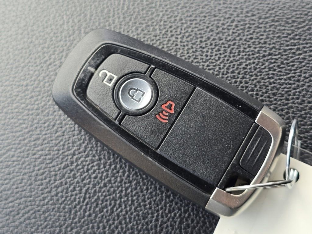 Used 2018 Ford Explorer XLT AWD/4WD image 32