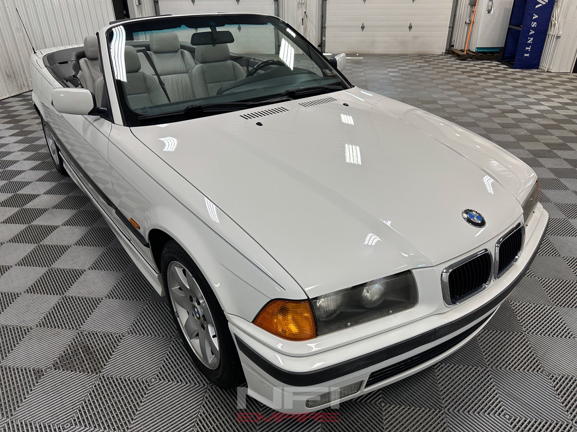 Used 1999 BMW 323i Convertible RWD image 9