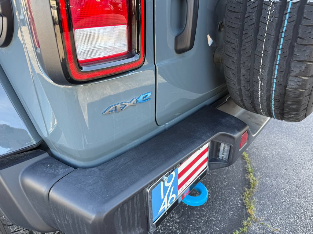 Used 2024 Jeep Wrangler Unlimited w/ Convenience Group AWD/4WD image 21