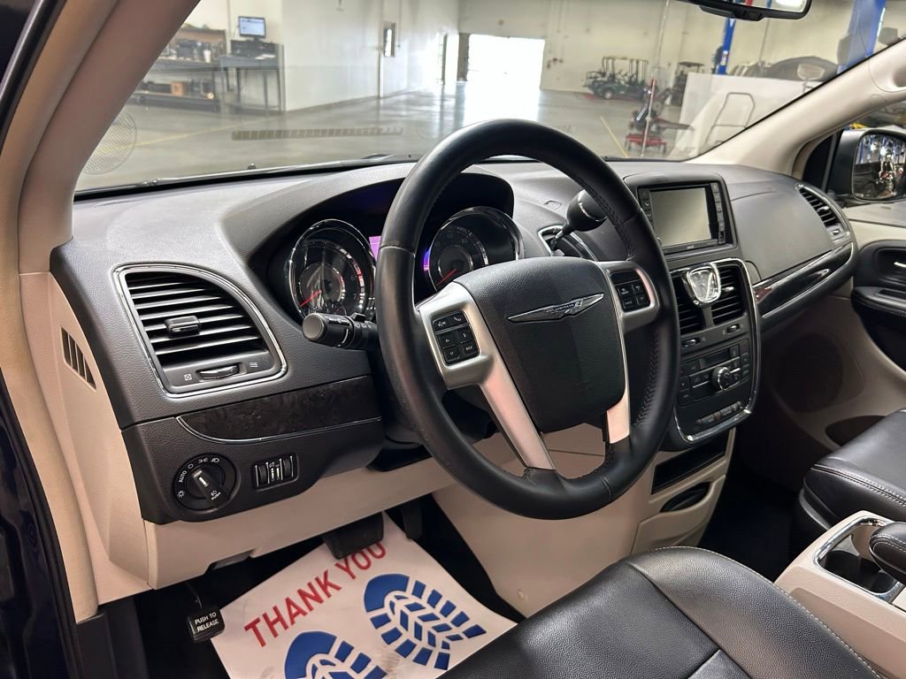 Used 2015 Chrysler Town & Country Touring FWD image 21