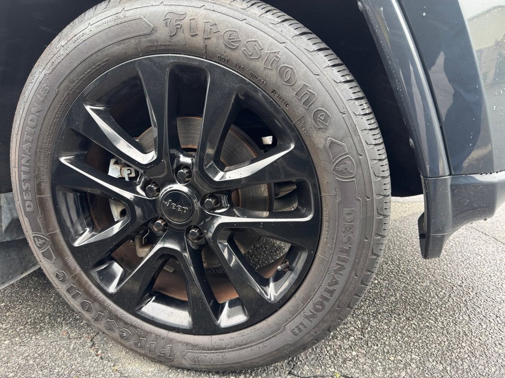 Used 2017 Jeep Grand Cherokee Altitude image 24