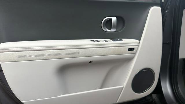 Used 2024 Hyundai Ioniq 5 Limited image 17
