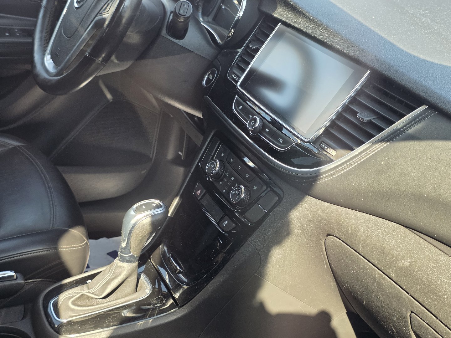 Used 2019 Buick Encore Essence FWD image 19