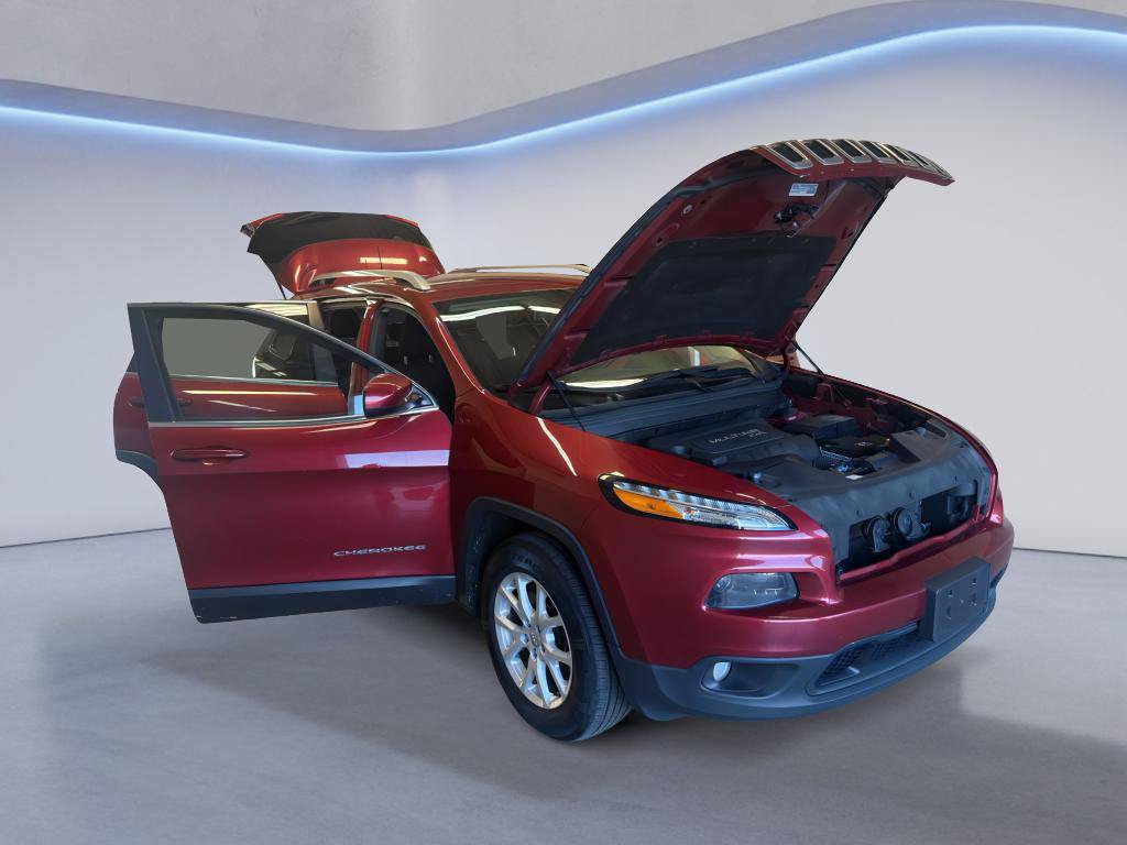 Used 2016 Jeep Cherokee Latitude w/ Cold Weather Group AWD/4WD image 9