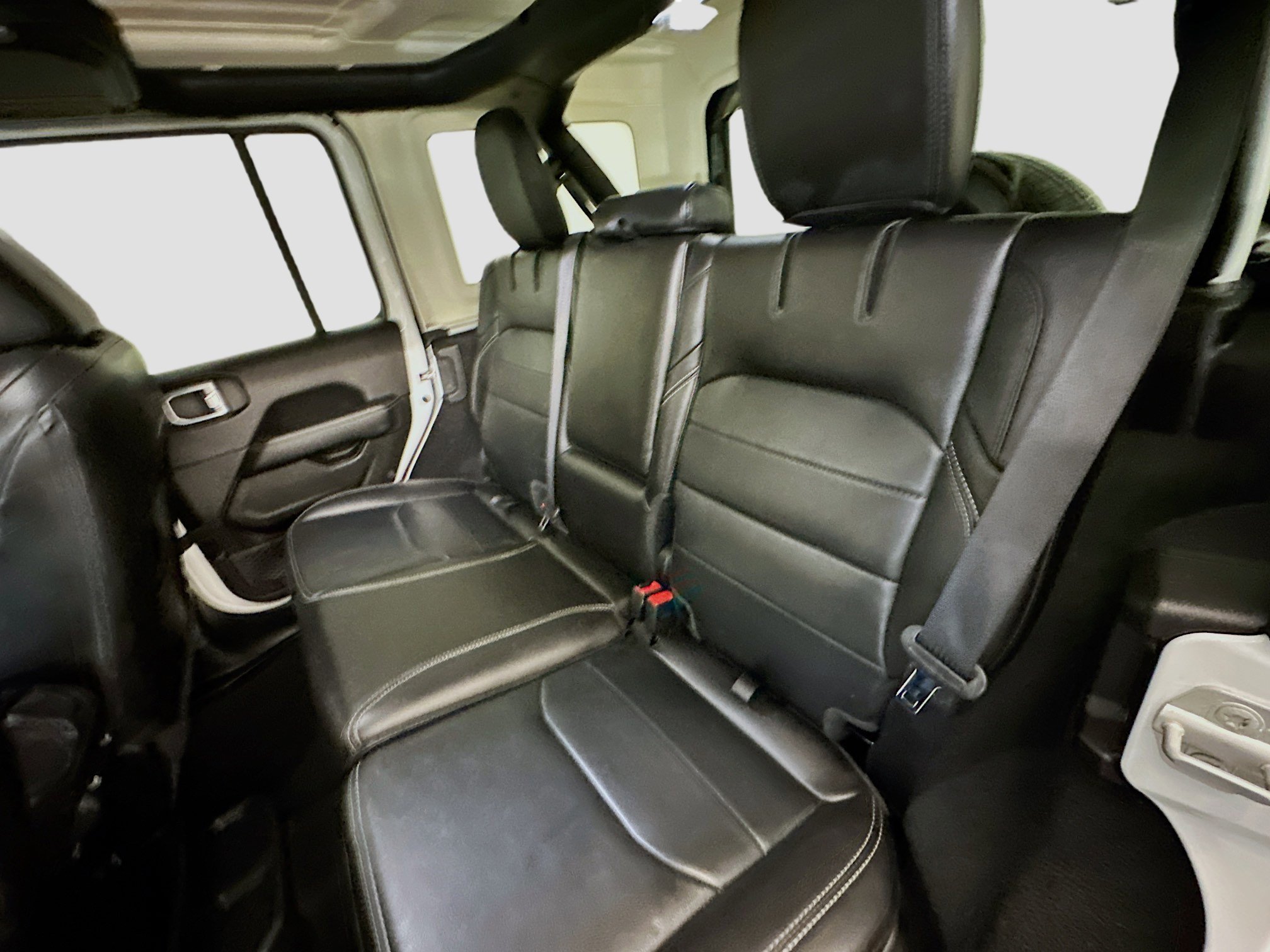 Used 2021 Jeep Wrangler Sahara image 29