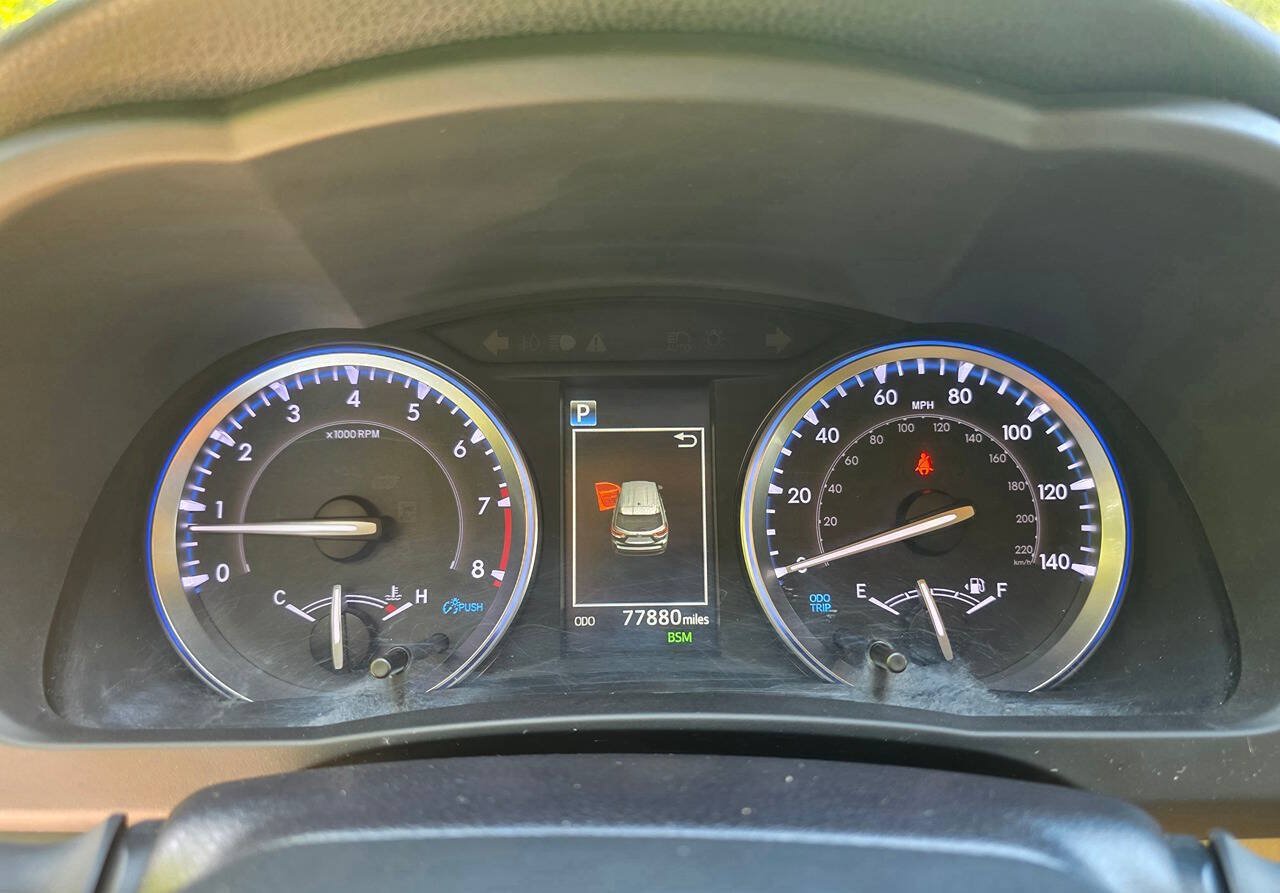 Used 2019 Toyota Highlander XLE AWD/4WD image 17