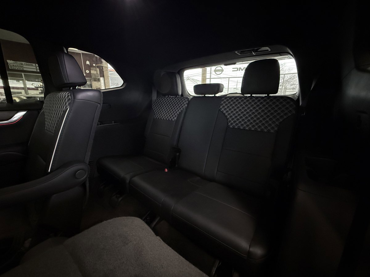 Used 2024 GMC Acadia Denali w/ Super Cruise Package FWD image 29
