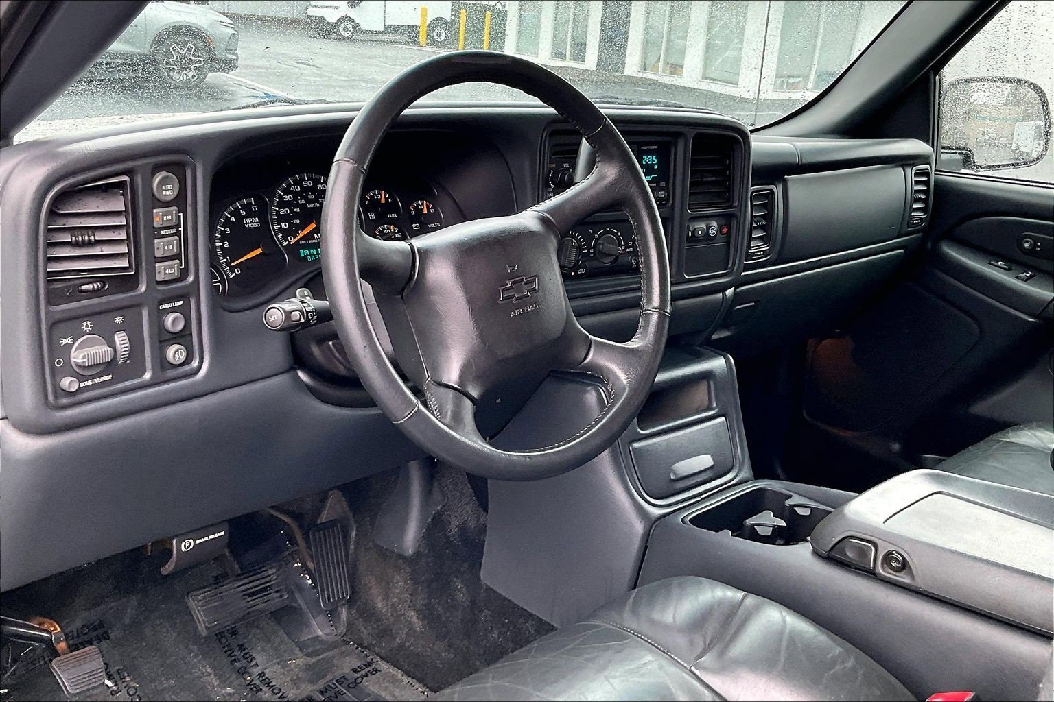 Used 2002 Chevrolet Avalanche 4x4 w/ Convenience Pkg image 12