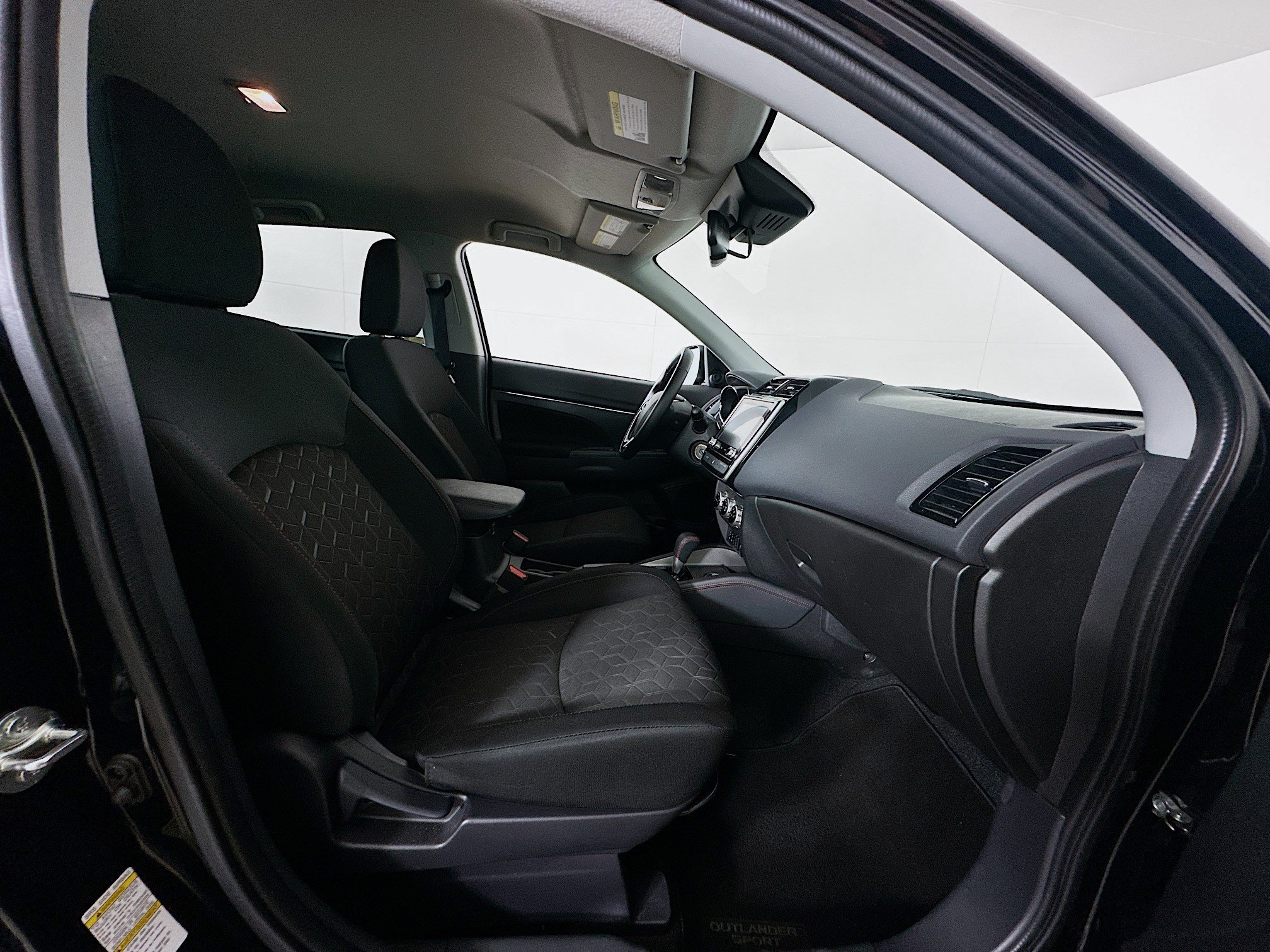 Used 2025 Mitsubishi Outlander Sport LE AWD/4WD image 29