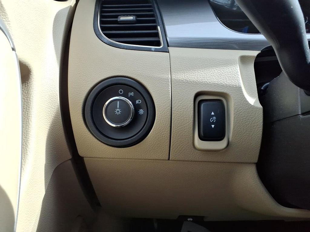 Used 2013 Ford Taurus SEL image 15