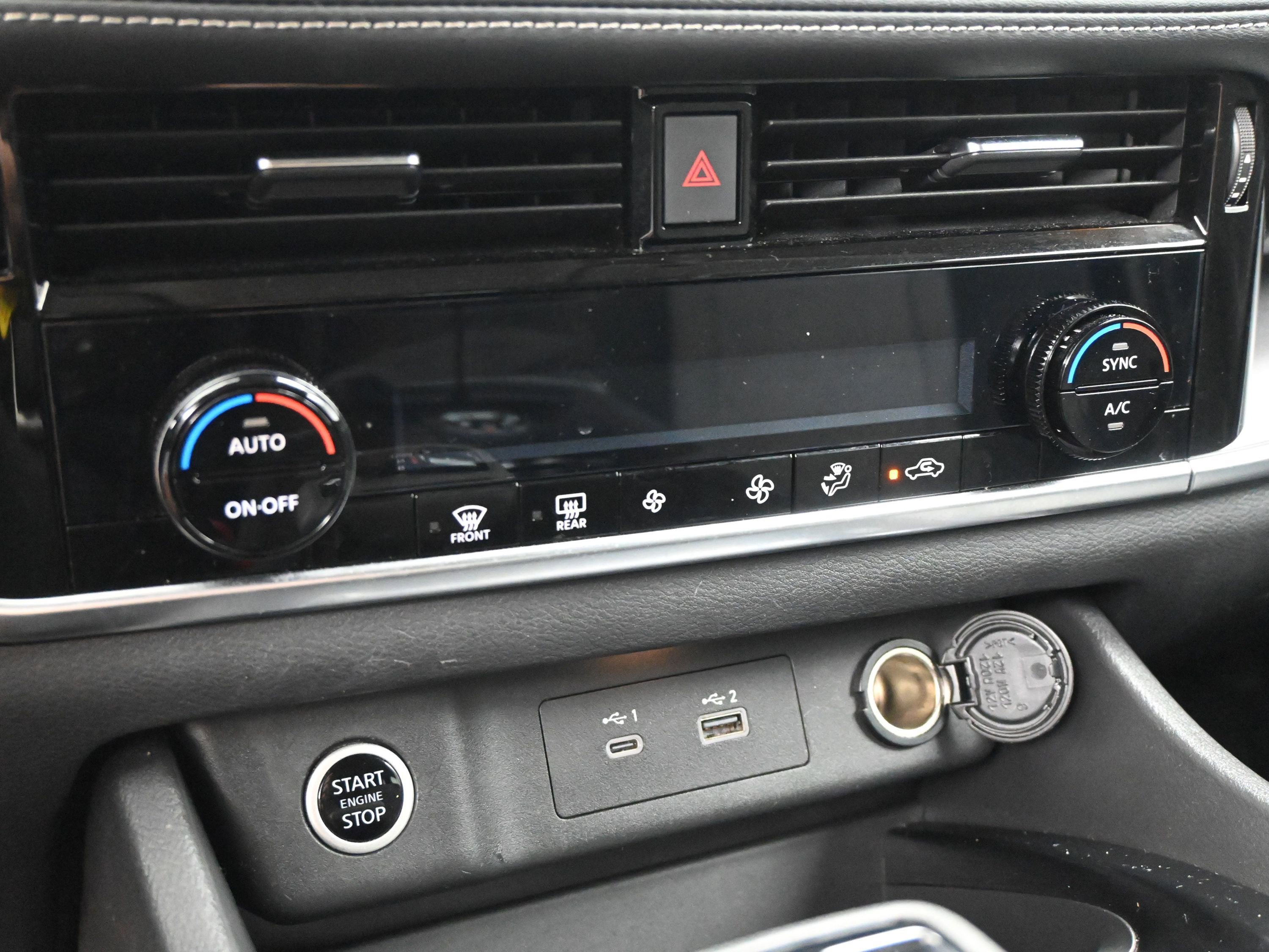 Used 2021 Nissan Rogue SV image 14