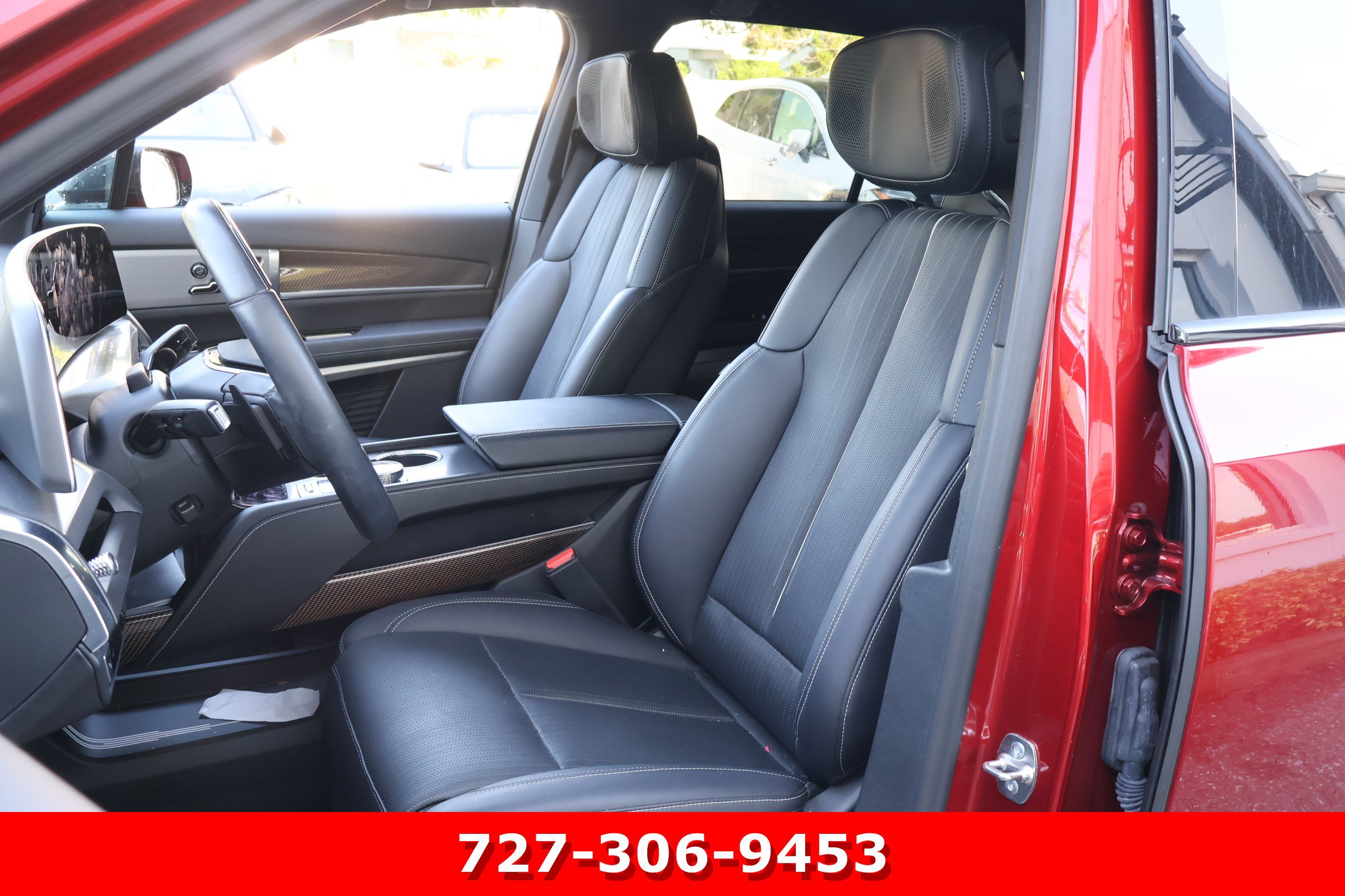 Used 2026 Cadillac Vistiq Luxury AWD/4WD image 2