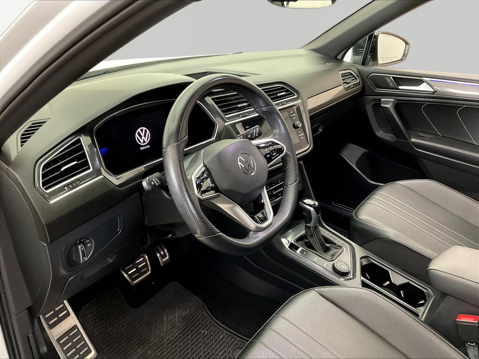 Used 2022 Volkswagen Tiguan SE R-Line AWD/4WD image 17