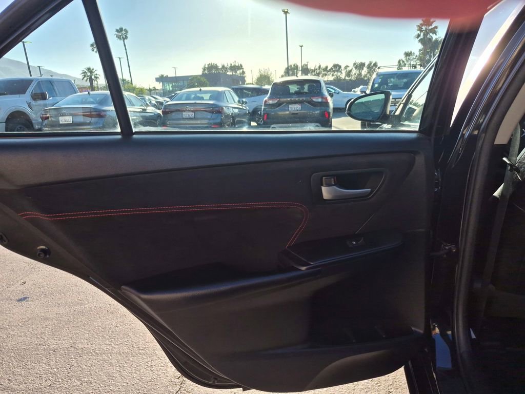 Used 2016 Toyota Camry XSE image 19