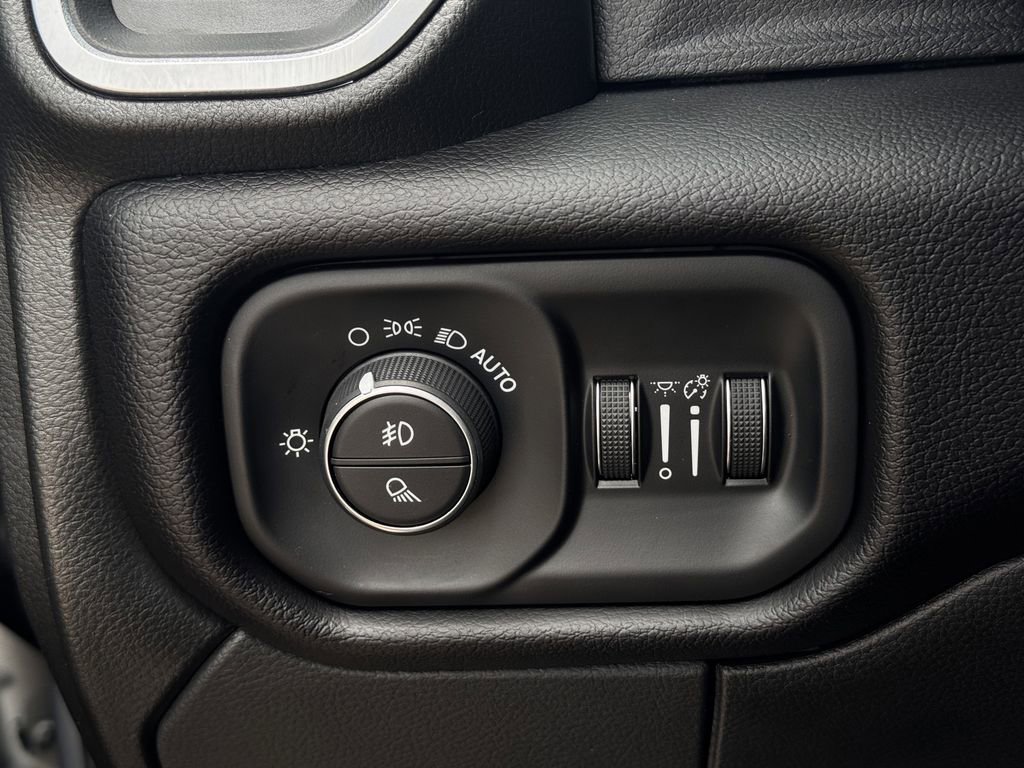 Used 2024 RAM 2500 Laramie w/ Sport Appearance Package image 20