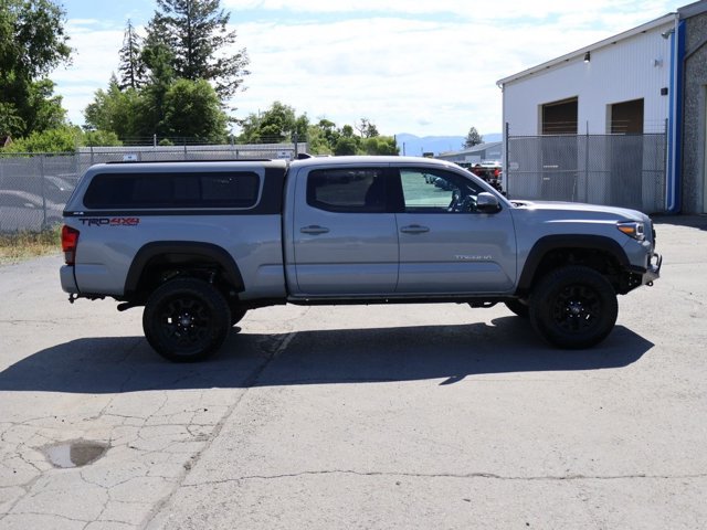 Used 2018 Toyota Tacoma TRD Off-Road w/ Technology Package AWD/4WD image 4