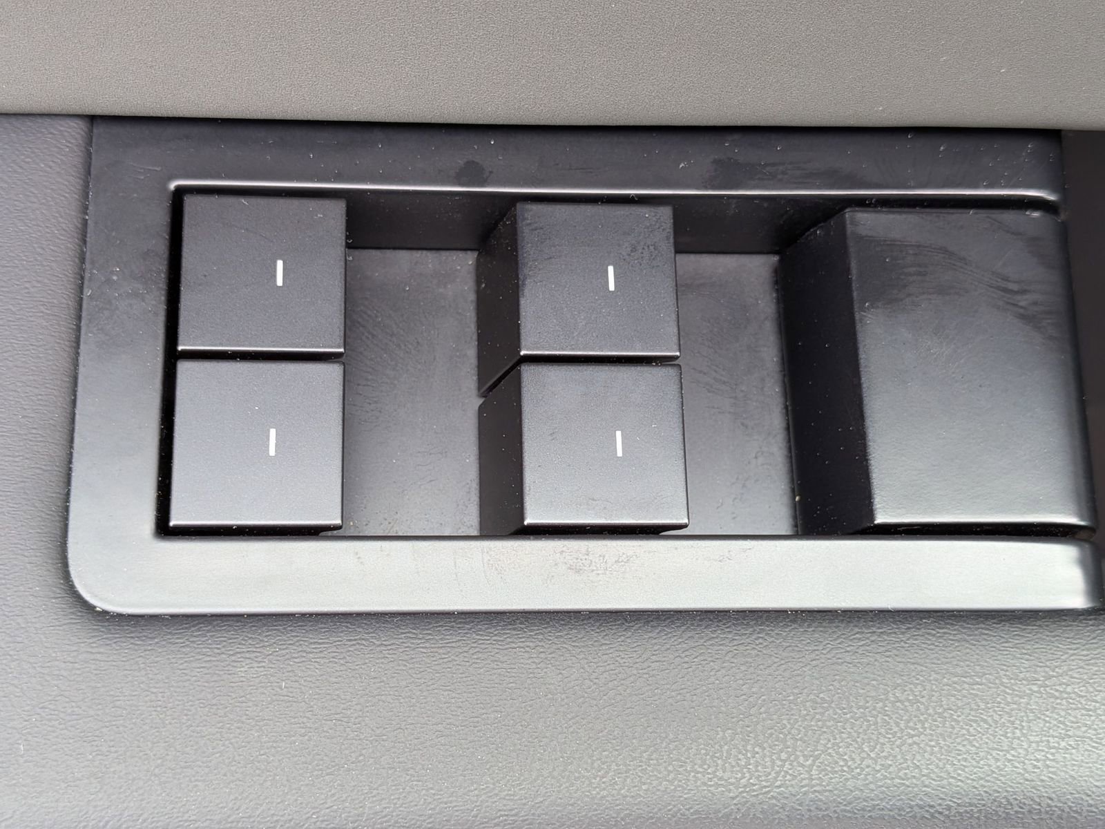 Used 2024 Tesla Cybertruck AWD Crew Cab image 14