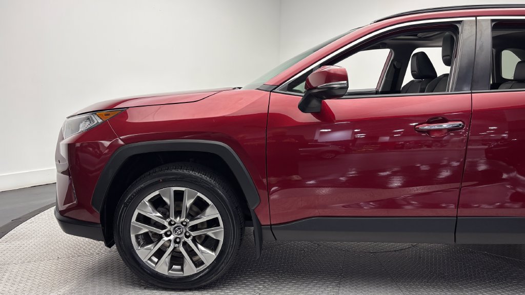 Used 2019 Toyota RAV4 Limited w/ Advanced Technology Package AWD/4WD image 5