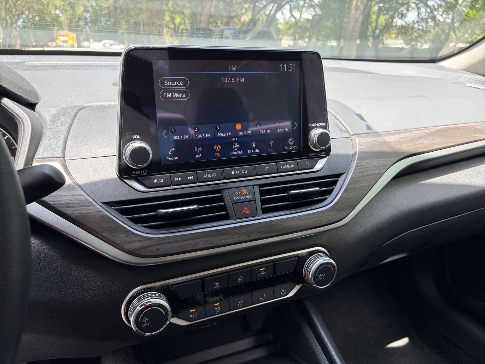 Used 2025 Nissan Altima 2.5 SV FWD image 17