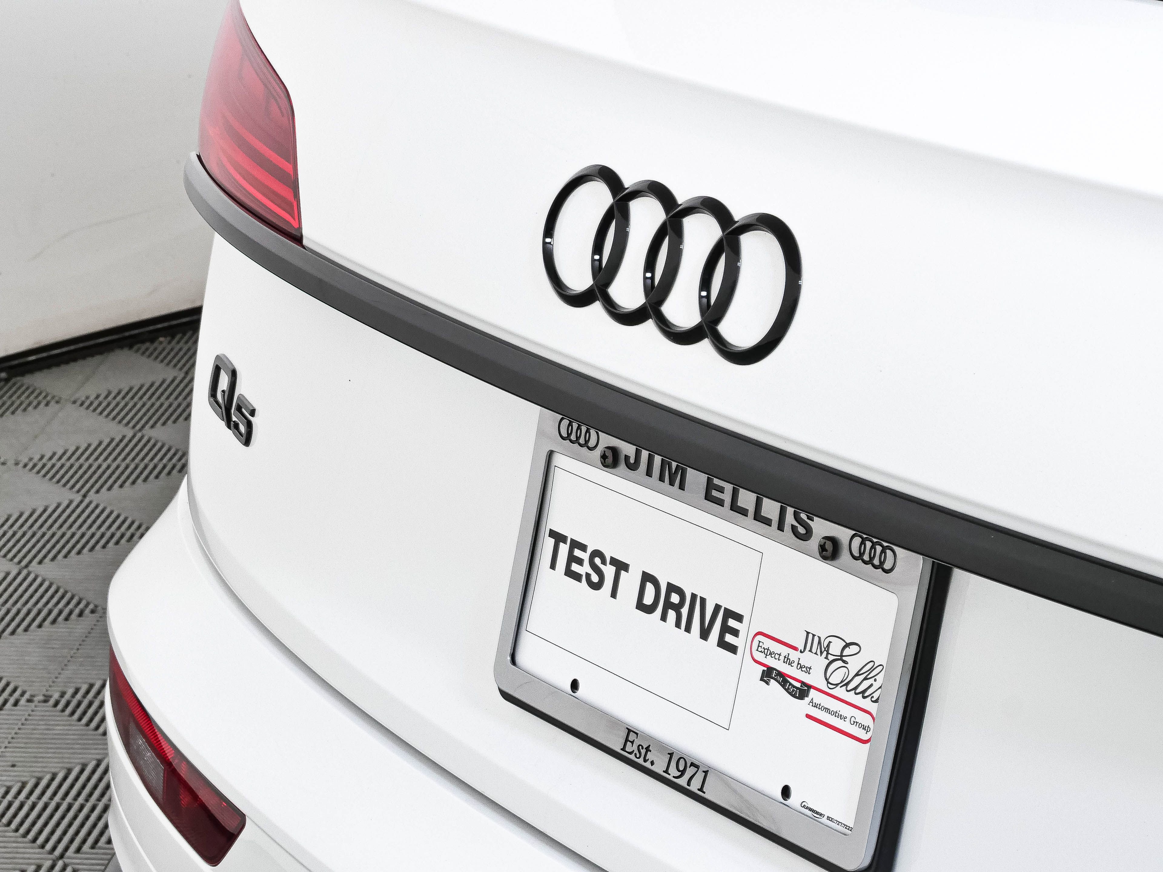 Used 2024 Audi Q5 2.0T Premium w/ Summer of Audi Package AWD/4WD image 34