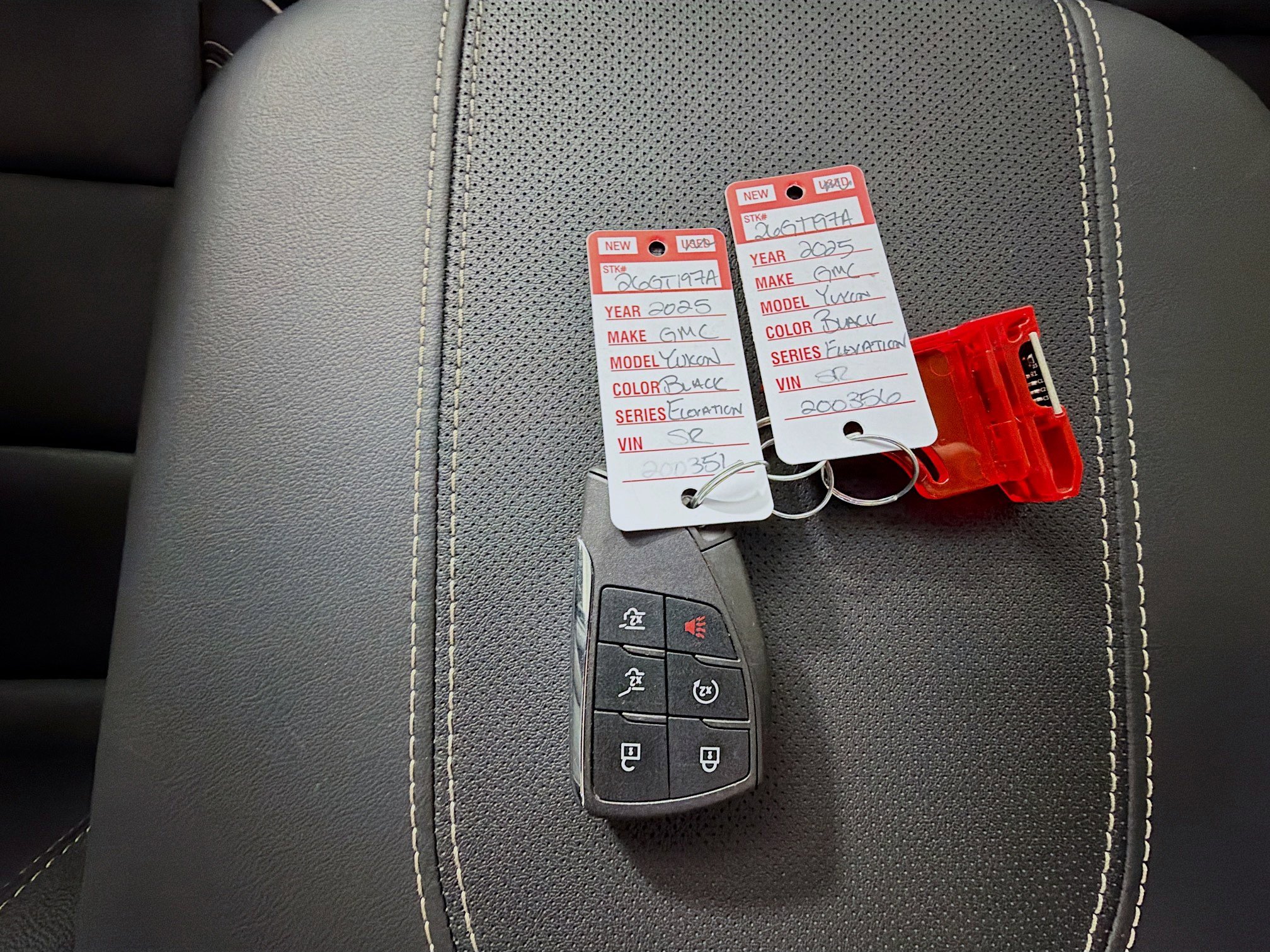 Used 2025 GMC Yukon XL Elevation image 35
