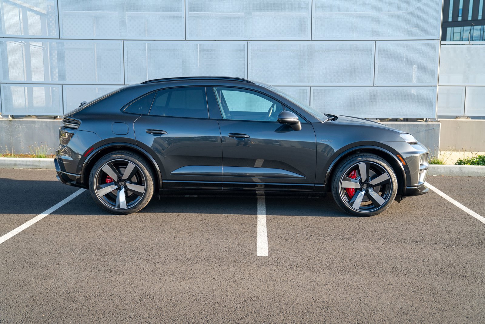 New 2026 Porsche Macan Turbo Electric AWD/4WD image 8