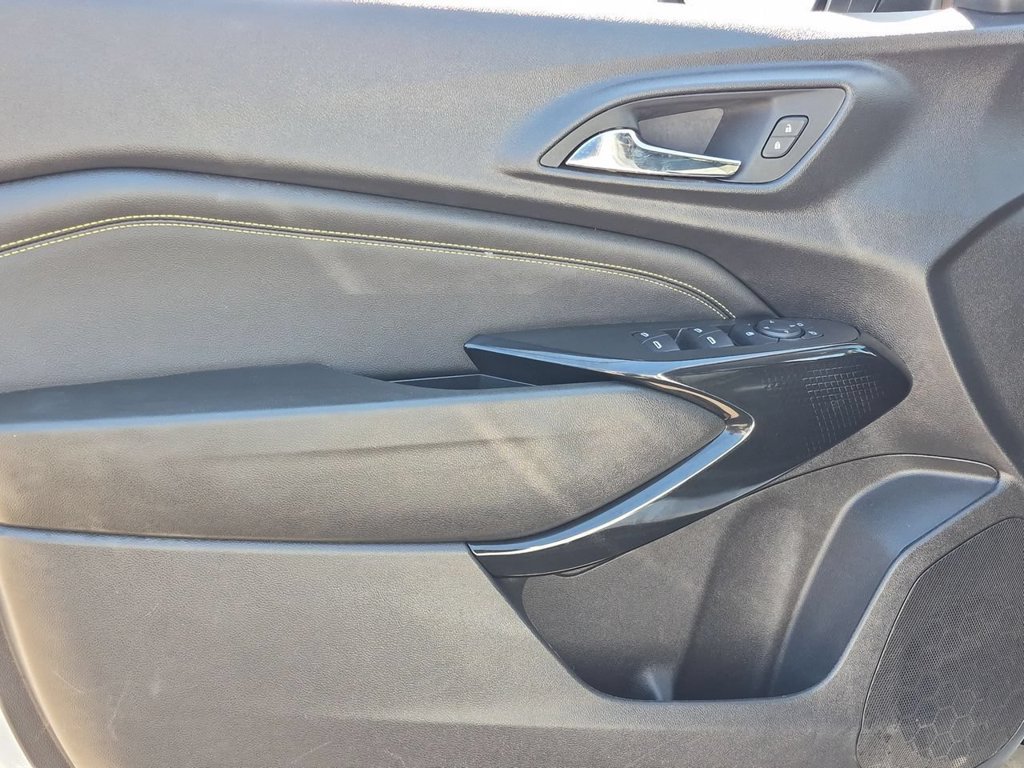Used 2025 Chevrolet Trax LT FWD image 22