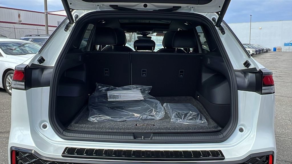 New 2026 Volkswagen Tiguan SE R-Line image 14