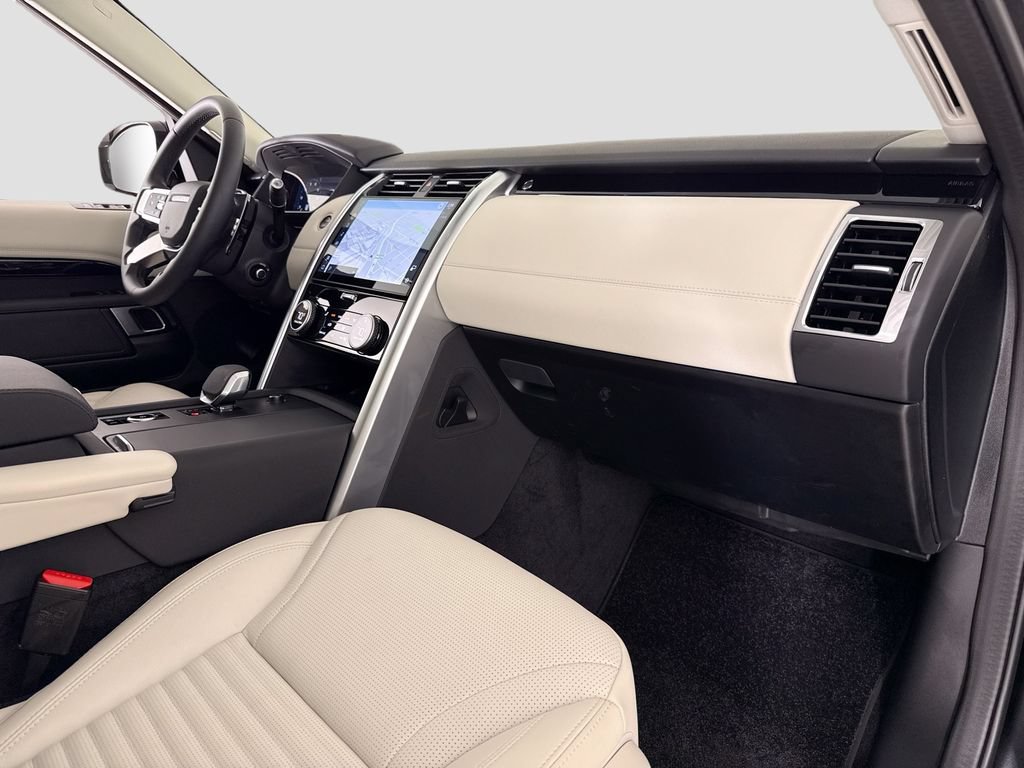 Used 2025 Land Rover Discovery S AWD/4WD image 13