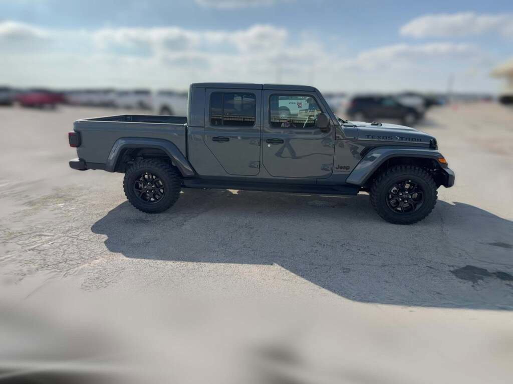 New 2025 Jeep Gladiator Sport image 14