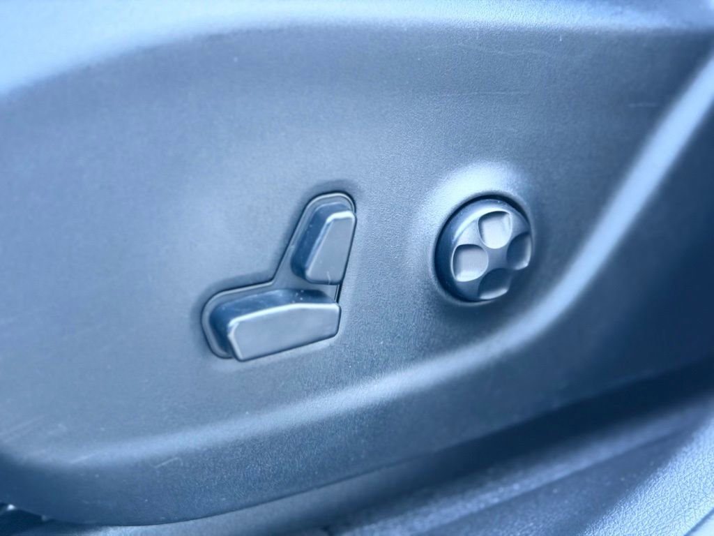 Used 2019 Jeep Cherokee Limited w/ Luxury Group image 16