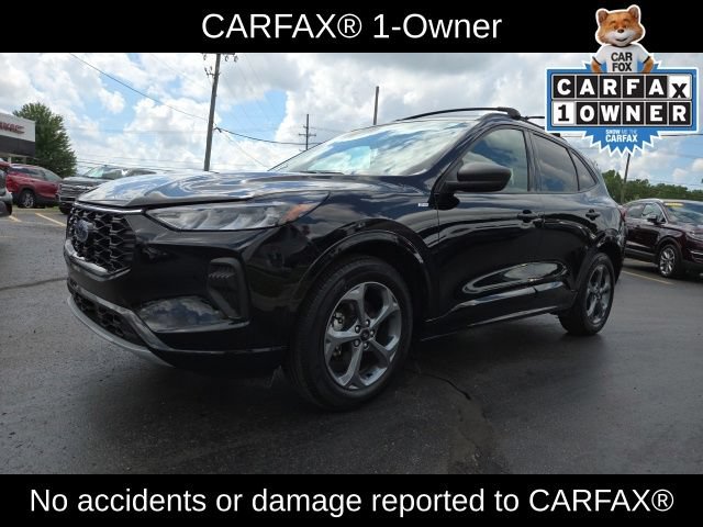 Used 2023 Ford Escape ST-Line w/ Tech Pack #1 AWD/4WD image 3