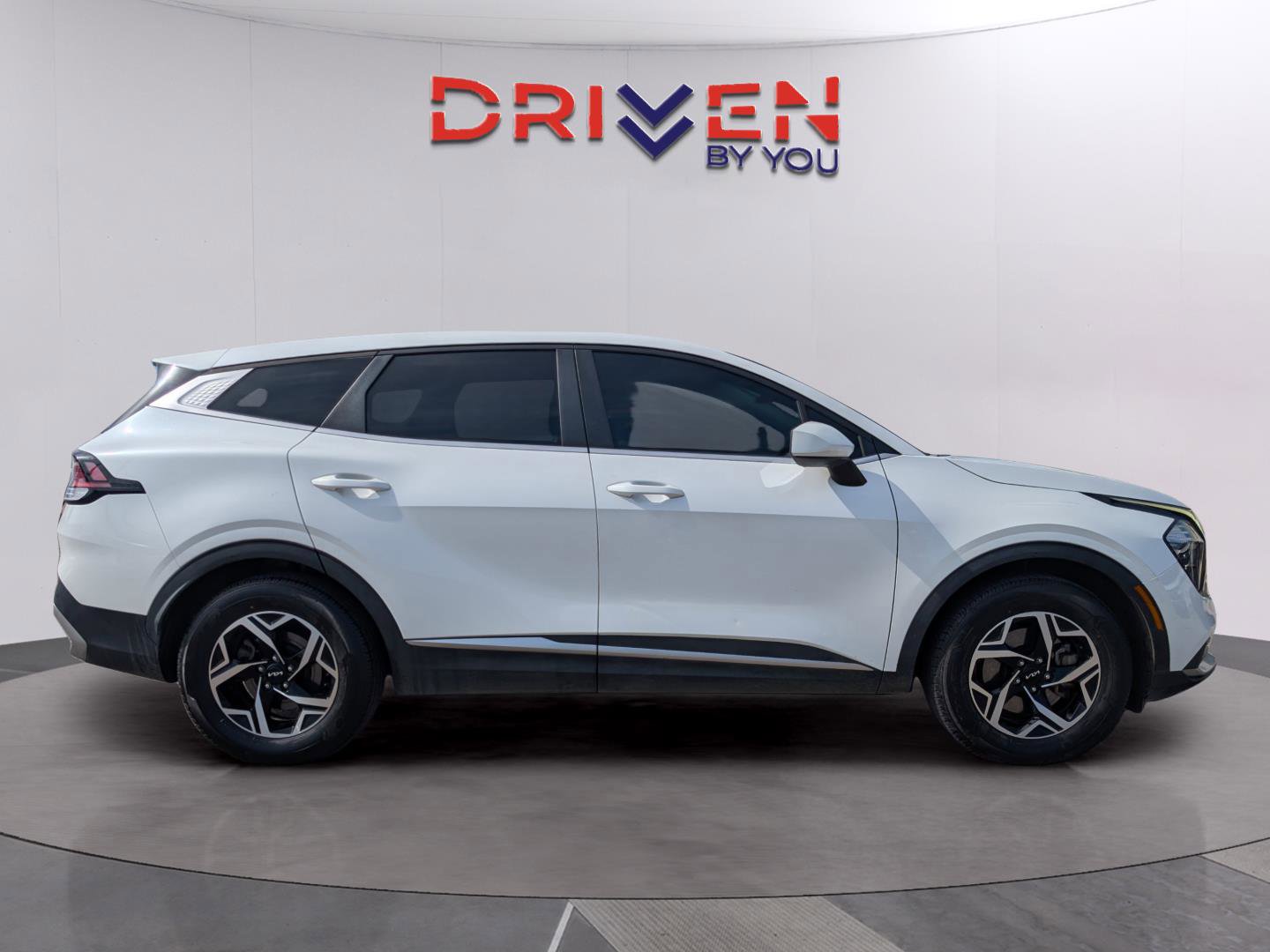 Used 2023 Kia Sportage LX image 6