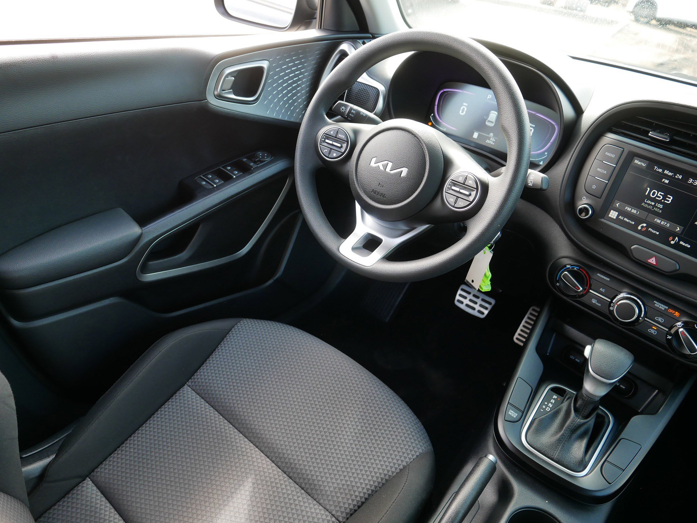 Certified 2025 Kia Soul LX w/ LX Technology Package FWD image 9