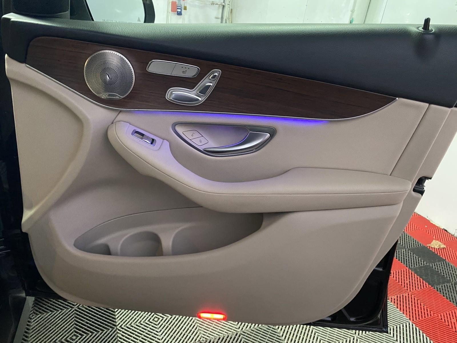 Used 2021 Mercedes-Benz GLC 300 4MATIC image 6