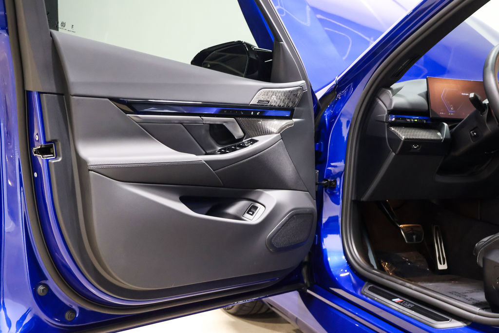 Used 2025 BMW M5 Touring image 42