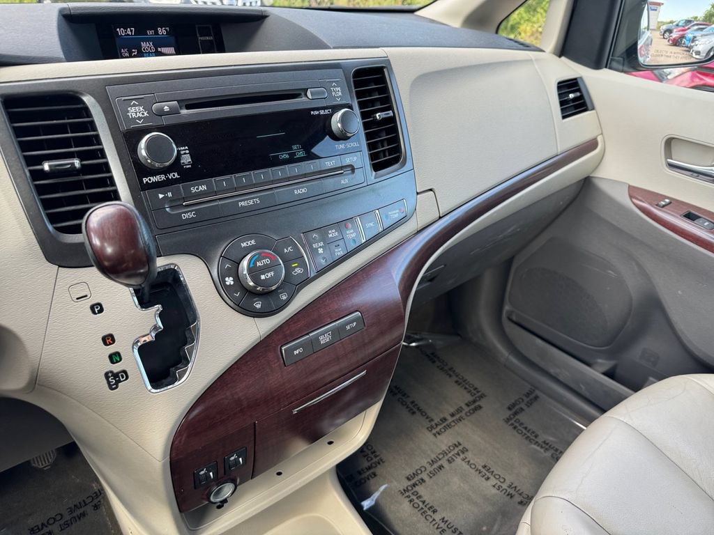 Used 2012 Toyota Sienna XLE AWD/4WD image 29