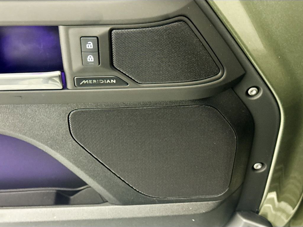 Used 2025 Land Rover Defender 110 S image 17