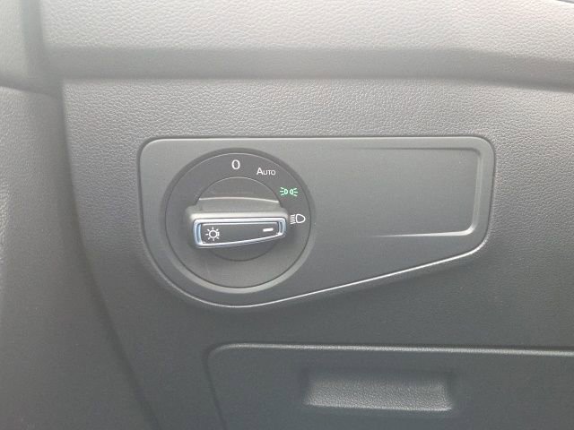 Used 2023 Volkswagen Tiguan SE R-Line image 29