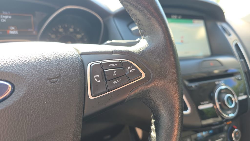 Used 2016 Ford Focus Titanium FWD image 21