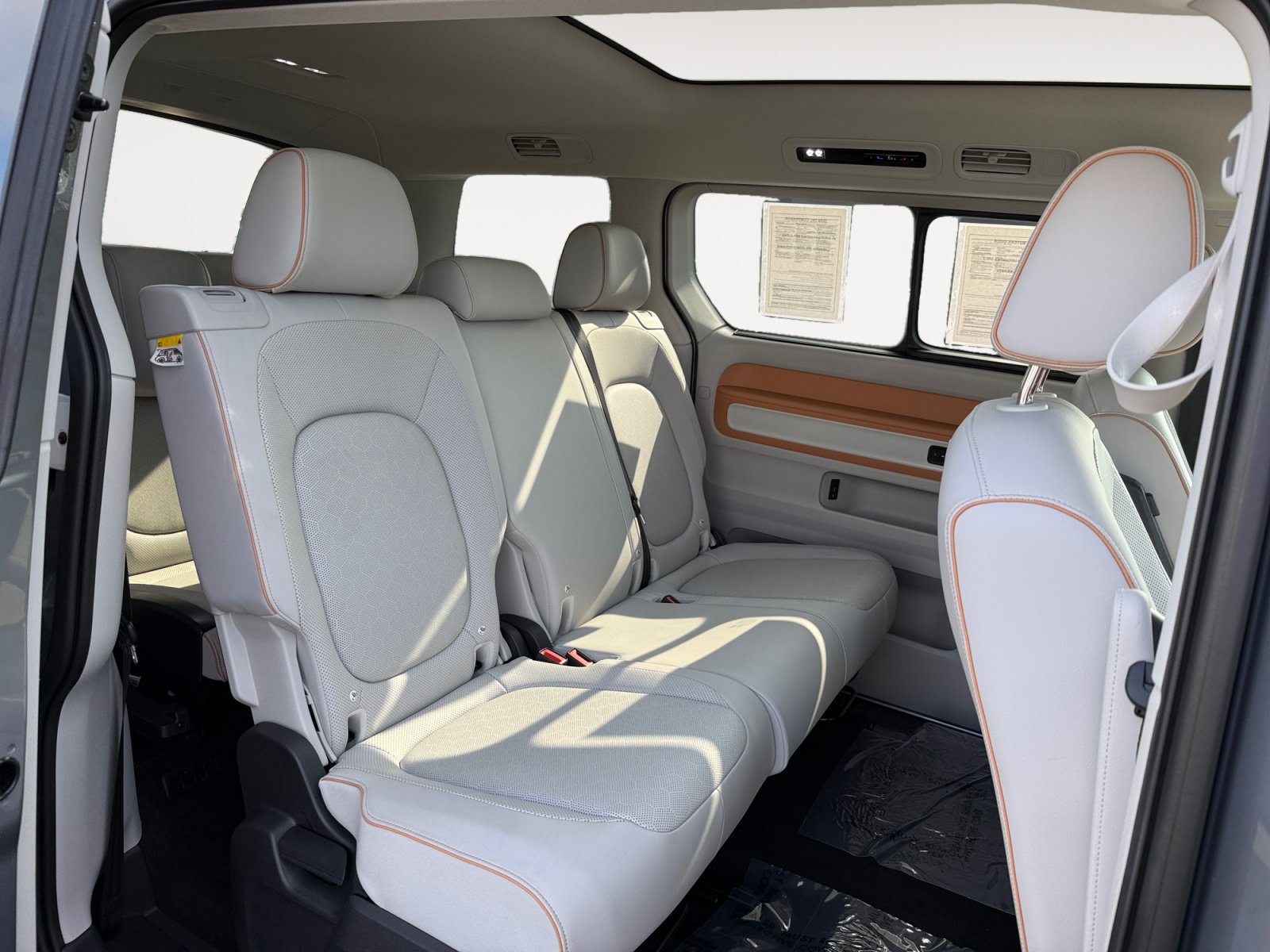 Certified 2025 Volkswagen ID. Buzz 1st Edition RWD image 18
