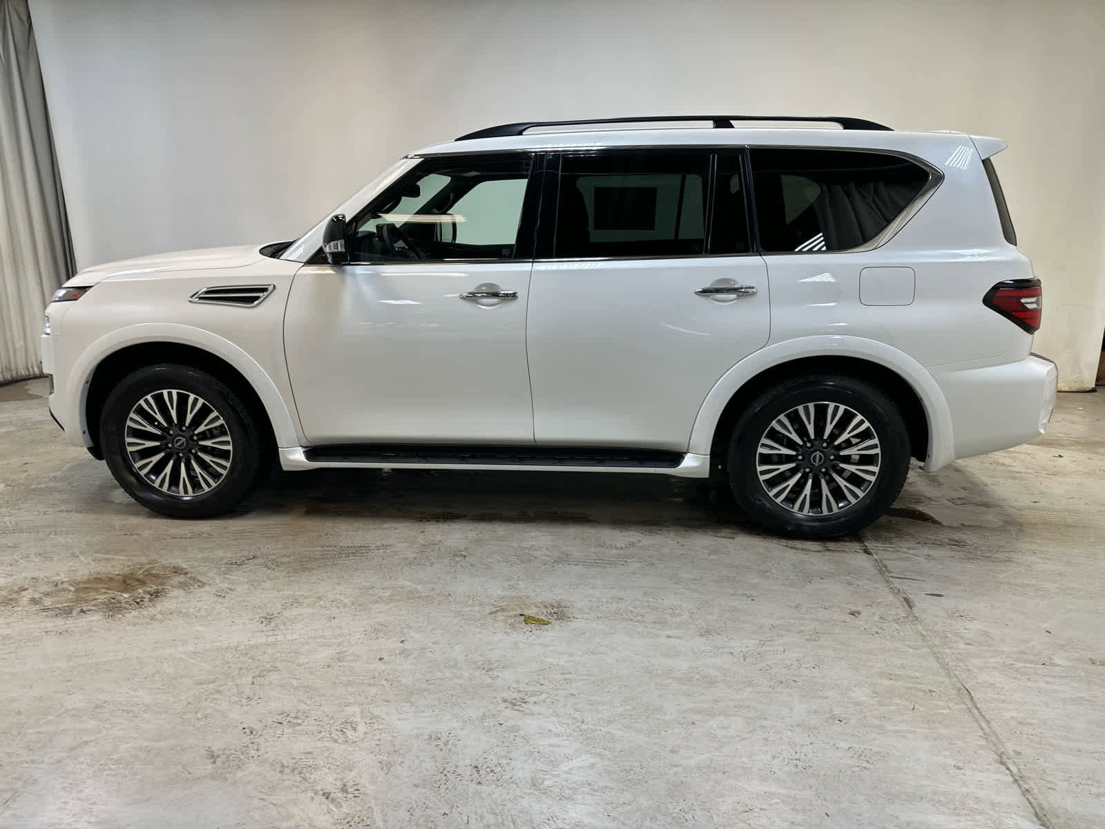 Certified 2024 Nissan Armada SL w/ Midnight Edition Package image 10