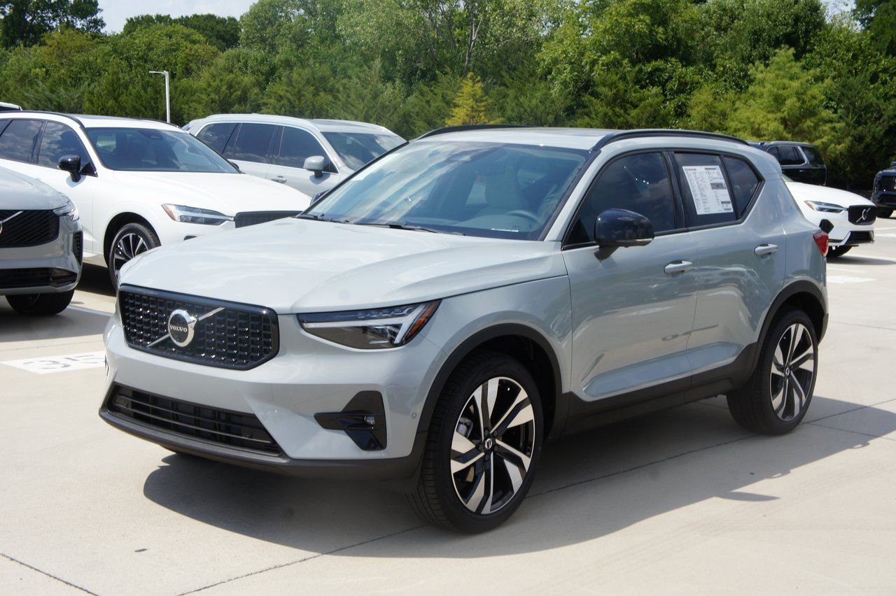 New 2026 Volvo XC40 B5 Ultra w/ Protection Package Premier image 2