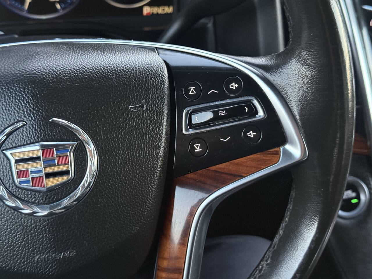 Used 2015 Cadillac Escalade Luxury image 16