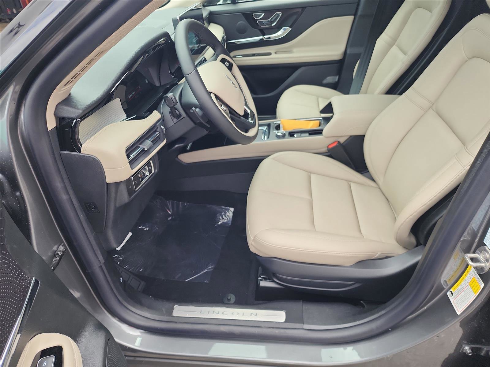 New 2025 Lincoln Corsair Premiere image 12